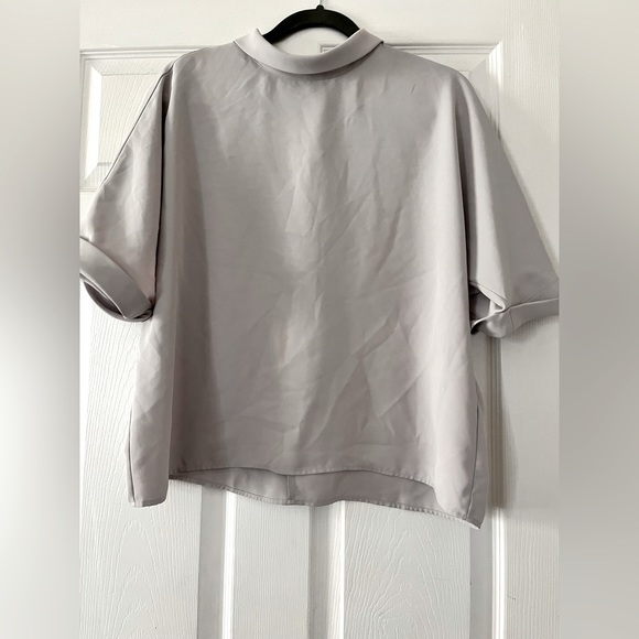 Elegant and Professional Gray Uniqlo Blouse - Picture 1 of 2